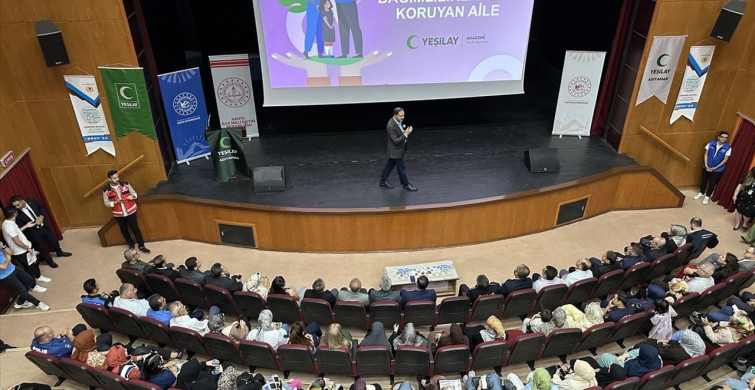 Yeşilay Genel Başkanı Dinç, Adıyaman'da Bağımlılıkla Mücadele Konferansına Katıldı