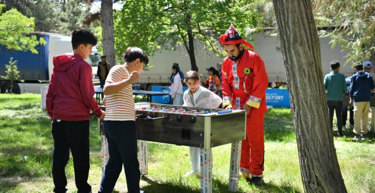 Yeşilyurt Belediyesi'nden Renkli Çocuk Şenliği