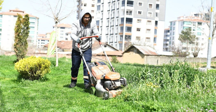Yeşilyurt'ta Park ve Yeşil Alan Bakım Çalışmaları