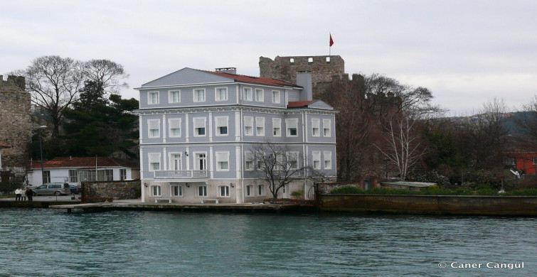 Yıkım kararı tartışma yarattı: Boğaz'da tarihi yalının kaçak inşaatı…