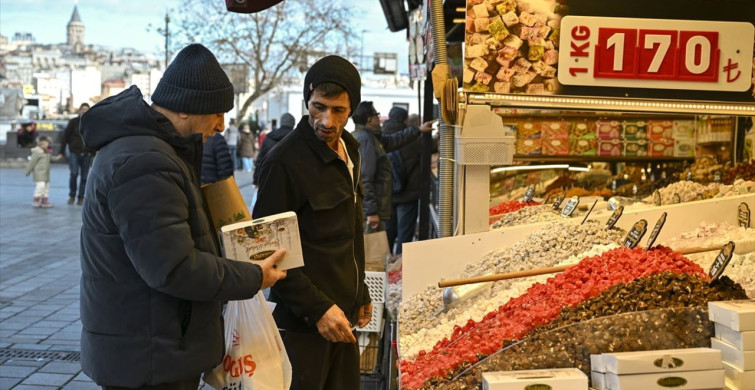 Yılbaşı Alışverişi İstanbul'da Canlanıyor