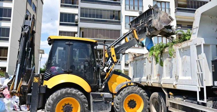Yıldırım Belediyesi, yangın felaketinde evleri zarar gören ailelere yardım ediyor