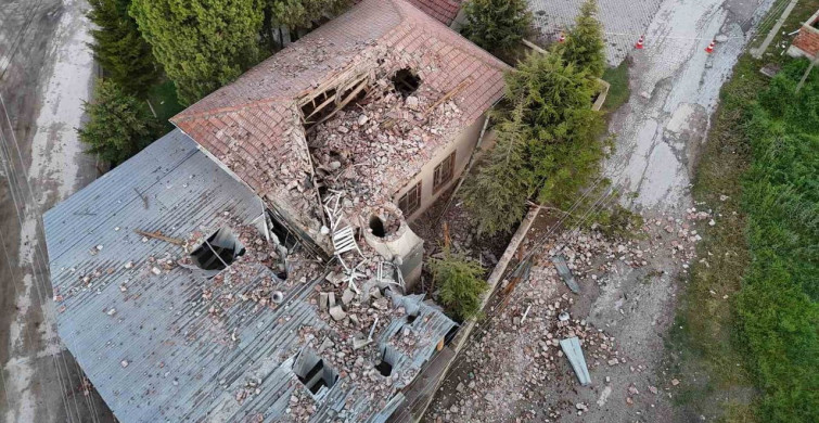 Yıldırım Minareyi Yıktı, İmam Yaralandı