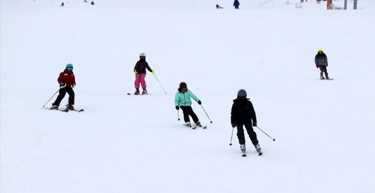Yıldız Dağı Kayak Merkezinde Hafta Sonu Yoğunluğu
