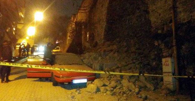 Yıldız Parkı'nın Duvarı Çöktü