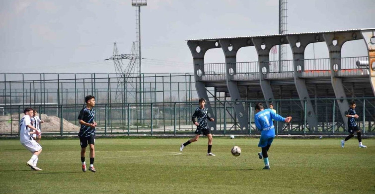 Yıldızlar Futbol Yarı Final Müsabakaları Başladı