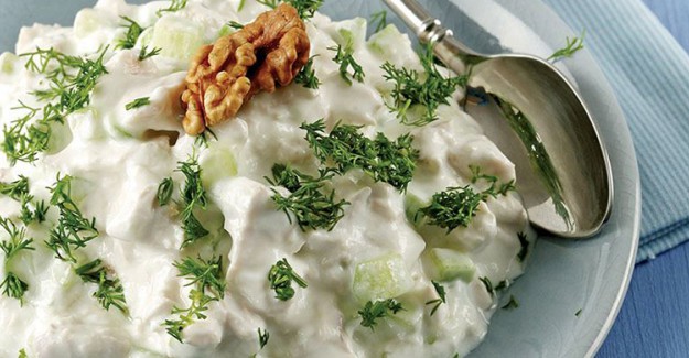 Yoğurtlu Tavuk Salatası Tarifi