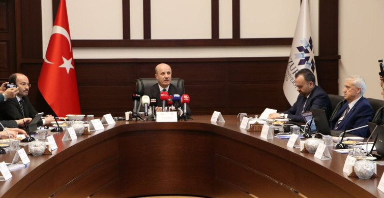 YÖK Başkanı Özvar, Erzurum'da Üniversitelerin Toplumla Bütünleşmesi Üzerine Konuştu