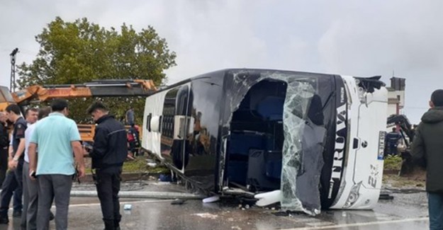 Yolcu Otobüsü Devrildi