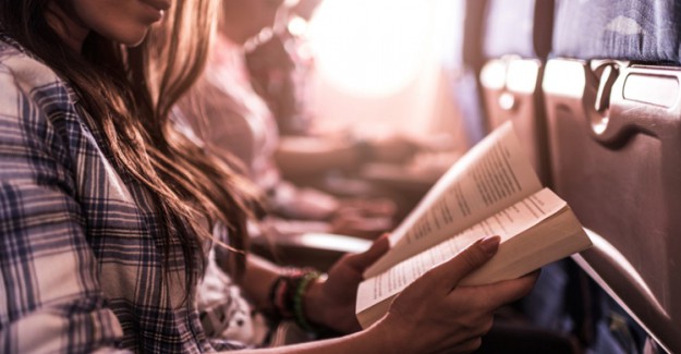 Yolculukta Kitap Okurken Neden Midemiz Bulanır?