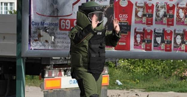 Yoldan Geçenler Farketti, Polis İmha Etti
