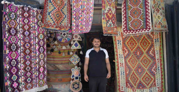 Yörük köylerinden toplanan el dokuma halı ve kilimler Gaziantep’te yeniden hayat buluyor