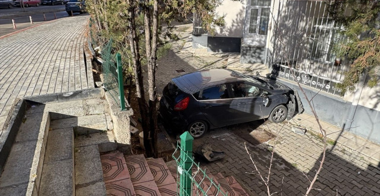 Yozgat'ta Apartmanın Bahçesine Düşen Araçta 4 Yaralı