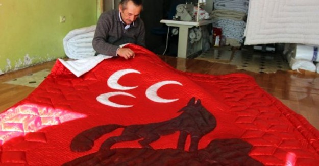 Yozgat'ta Bir Yorgan Ustası Üç Hilal ve Bozkurt Figürlü Yorgan Yaptı