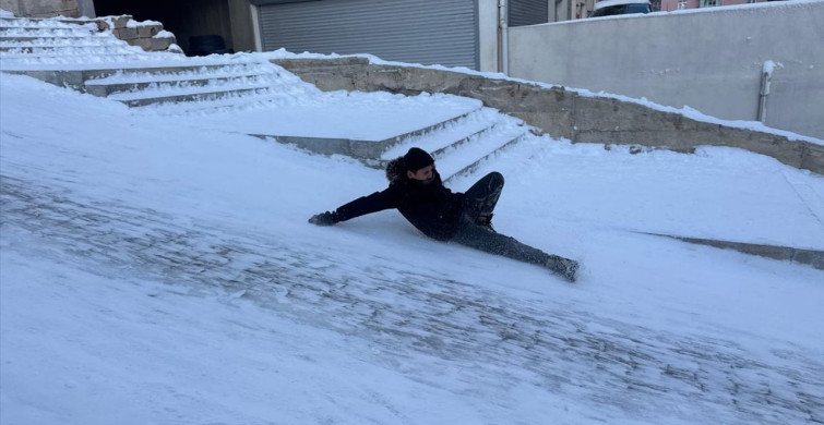 Yozgat'ta Çocuklar Kar Tatilinin Keyfini Çıkarıyor