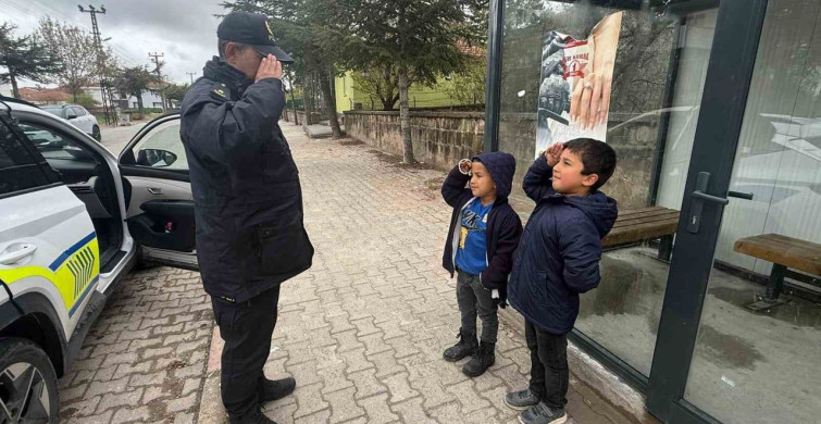 Yozgat'ta Miniklerden Polis Selamı