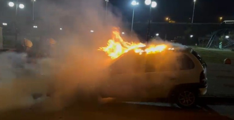 Yozgat'ta Park Halindeki Otomobilde Yangın Çıktı