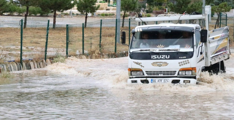 Yozgat'ta Sağanak Yağmur Hayatı Olumsuz Etkiledi