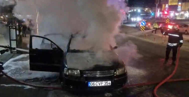 Yozgat'ta Seyir Halindeki Otomobil Yangını