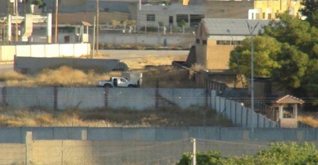 YPG'li Teröristler Türk Zırhlısını Görünce Apar Topar Kaçtı