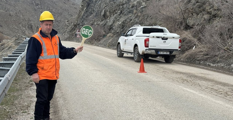 Yüksekova-Hakkari Kara Yolu Kontrollü Ulaşıma Açıldı