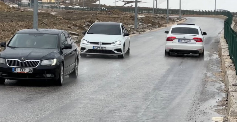 Yüksekova'da Heyelan: Pizok Yolu 5 Gün Tek Şerit