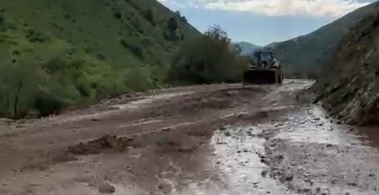 Yüksekova’da heyelan sonucu mezra yolu ulaşıma kapandı