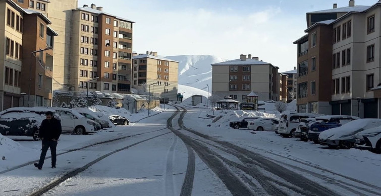 Yüksekova’da Kar Yağışı ve Dondurucu Soğuk