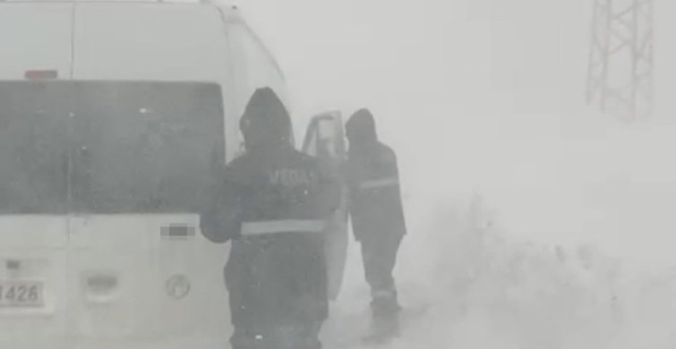 Yüksekova'da Tipi Nedeniyle Mahsur Kalan Vatandaşlar Kurtarıldı