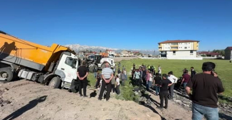 Yüksekova'da yolcu minibüsü ile kamyon çarpıştı: 2 ölü, 3 yaralı
