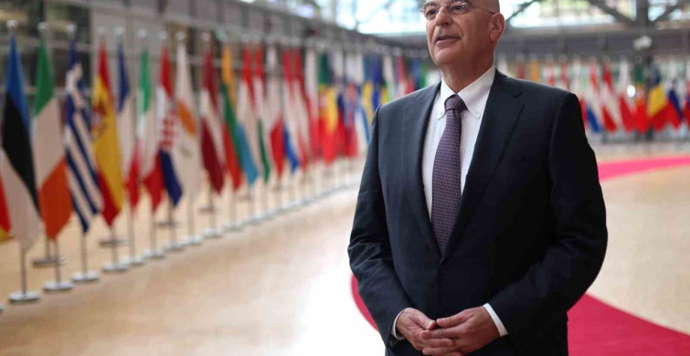 Yunan Bakan Dendias'dan Türkiye'nin Savunma Başarılarına Övgü