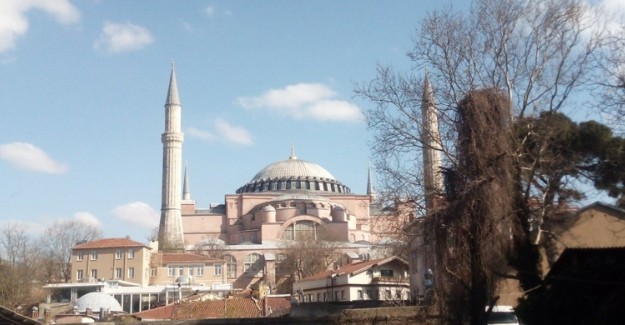 Yunan Basını İstanbul'u CHP Kazandı Deyip, "Ayasofya'nın İntikamı Alındı" Yazdı