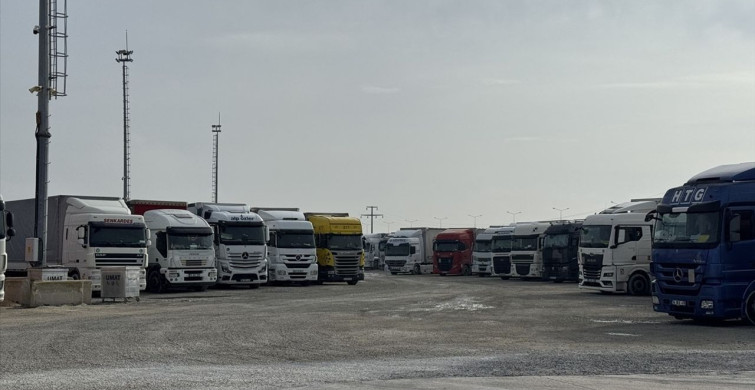 Yunan Çiftçi Eylemleri Trafikte Kesintiye Neden Oluyor