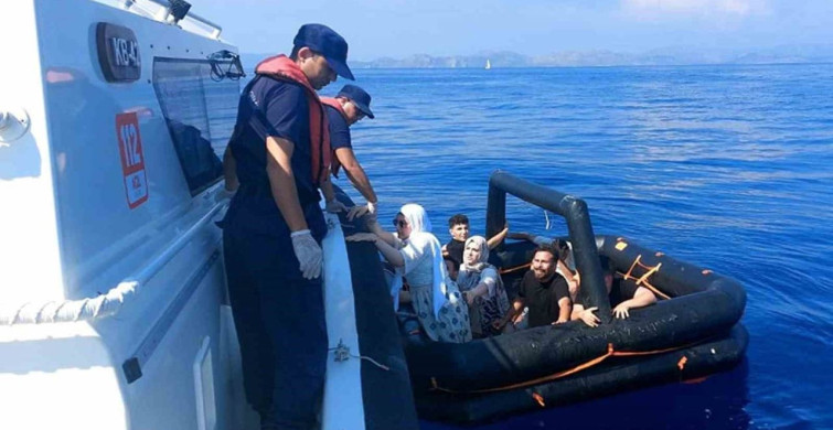 Yunan sahil güvenliği 3'ü çocuk 8 düzensiz göçmeni Türk karasularına geri itti