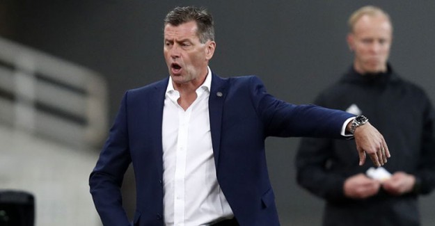 Yunanistan Skibbe İle Yollarını Ayırdı!