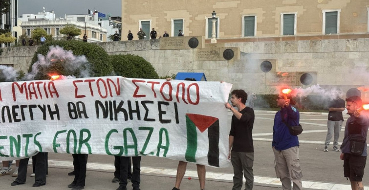 Yunanistan'da Filistin Destekçileri Sumud Filosu'na Destek Verdi