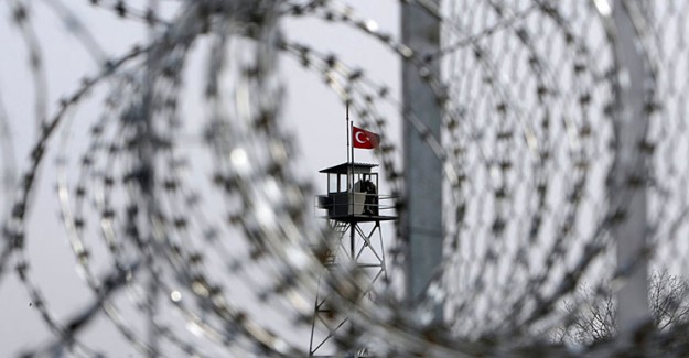 Yunanistan'da iki Alman Gazeteci Gözaltına Alındı