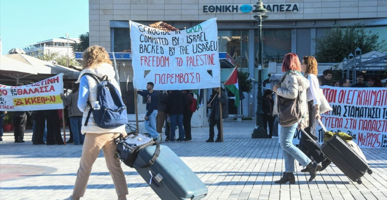Yunanistan'da İsrailli Turistleri Taşıyan Kruvaziyer Protesto Edildi Yunanistan'da İsrailli Turistleri Taşıyan Kruvaziyer Protesto Edildi