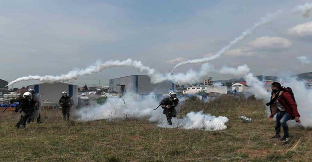 Yunanistan'da Polis ve Göçmenler Arasında Çatışma 
