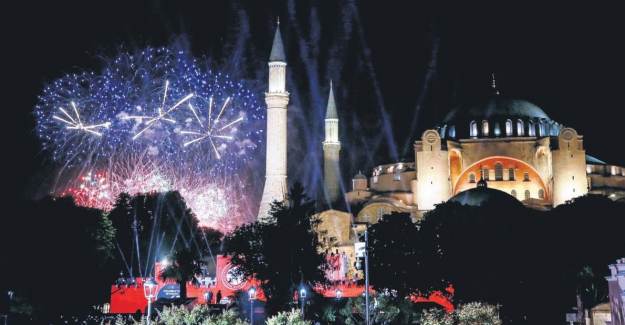 Yunanistan'dan Küstah Ayasofya Tepkisi