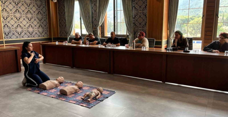 Yunusemre Belediyesi personeline ilkyardım eğitimi verildi