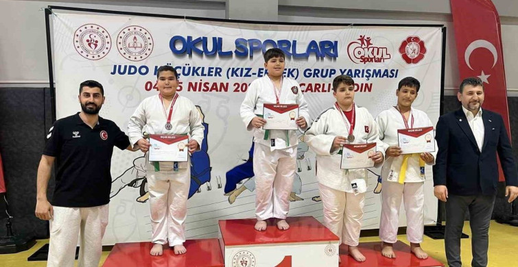 Yunusemre Belediyespor Judo Takımı Dikkat Çekti