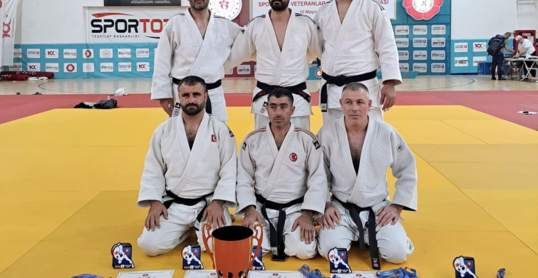 Yunusemre Belediyespor Veteranlar Türkiye İkincisi Oldu