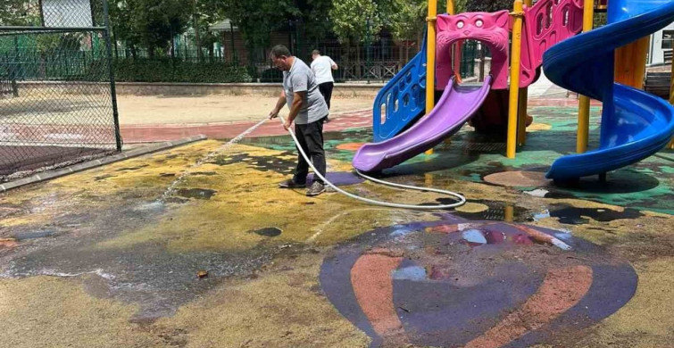 Yunusemre'de çocuk parkları pırıl pırıl oluyor