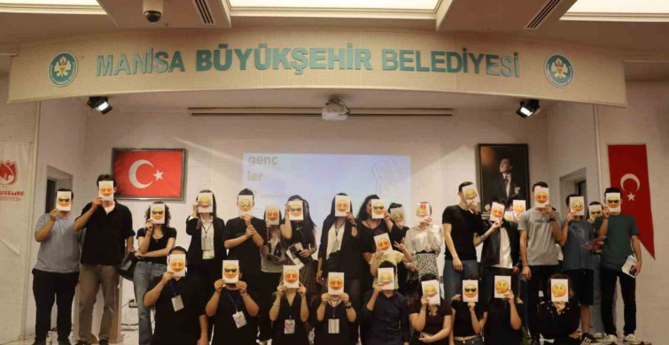 Yunusemre'de Gençler Açık Mikrofon Etkinliğinde Bir Araya Geldi