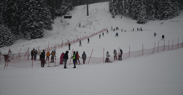 Yurduntepe Kayak Merkezi'nde Hafta Sonu Yoğunluğu