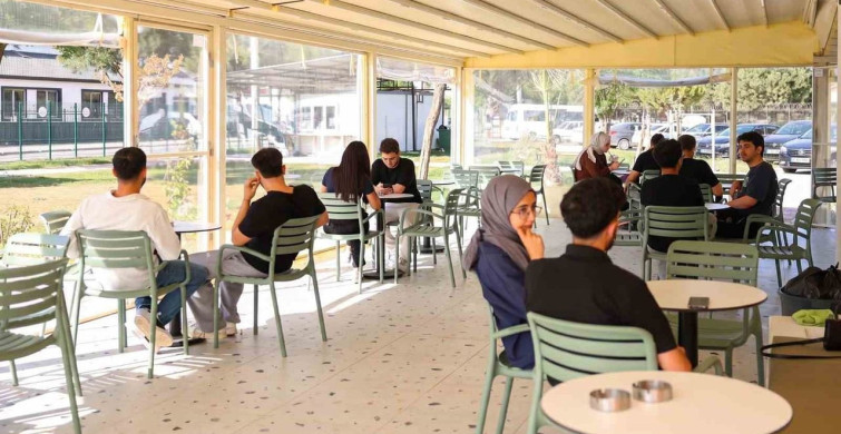 Yurt kafe ve ışıklı parkı öğrencilerin yeni buluşma noktası oldu