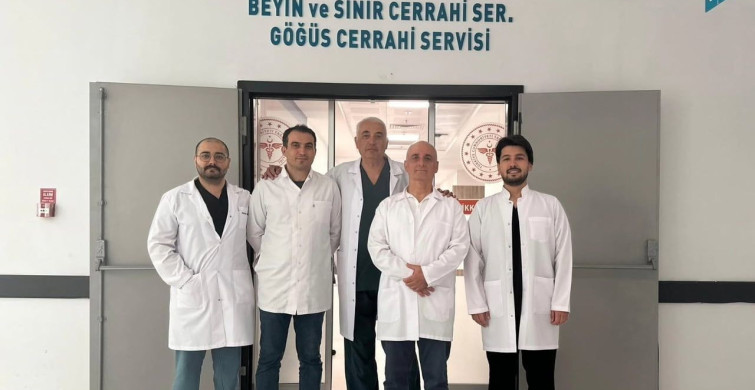 Yürüyemeyen hasta başarılı ameliyatla yeniden ayağa kalktı