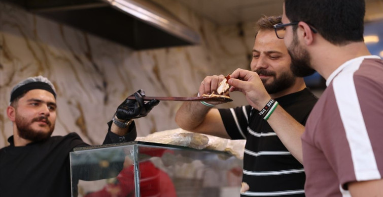 Yusuf Şeyh Dibo, Türk Dönerini Suriyelilere Tanıtıyor