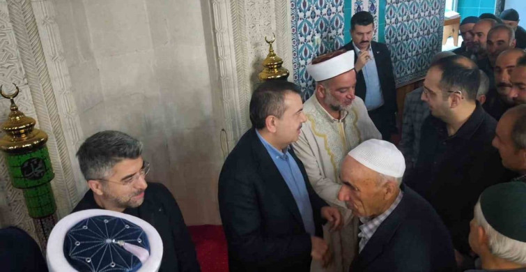 Yusuf Tekin, Bayram Namazını Baba Ocağında Kıldı